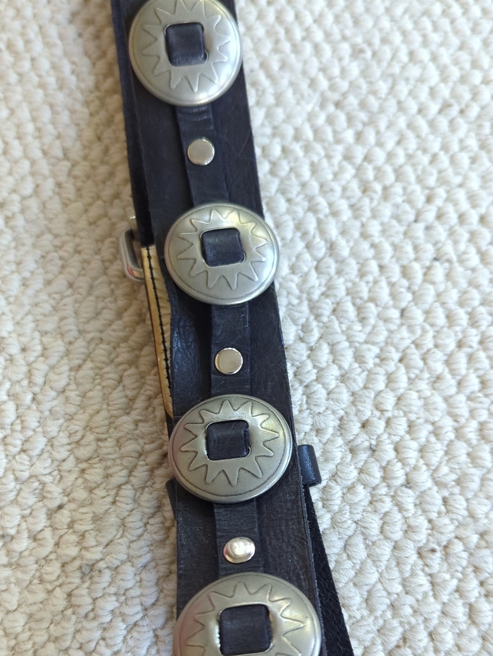 Source Unknown Black Leather Studded Concho Belt with Silver Accents